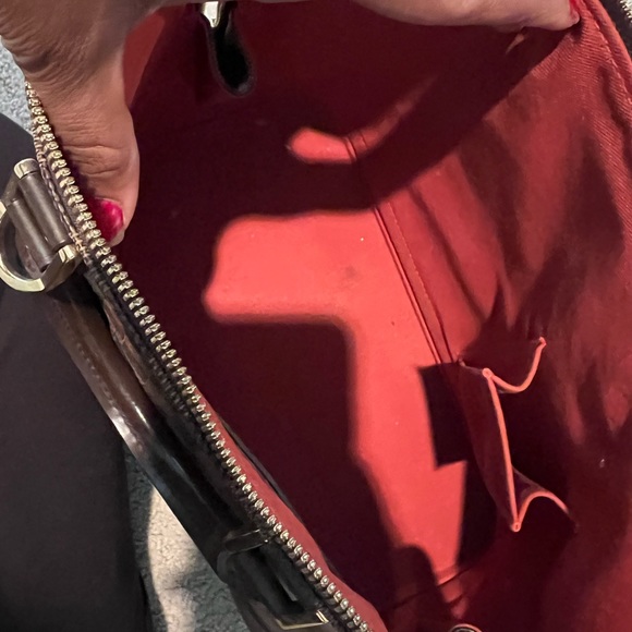 Louis Vuitton beg very good condition and good shape. - Picture 5 of 7